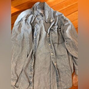 Women’s whitewashed lightweight denim button up Shacket, 3x